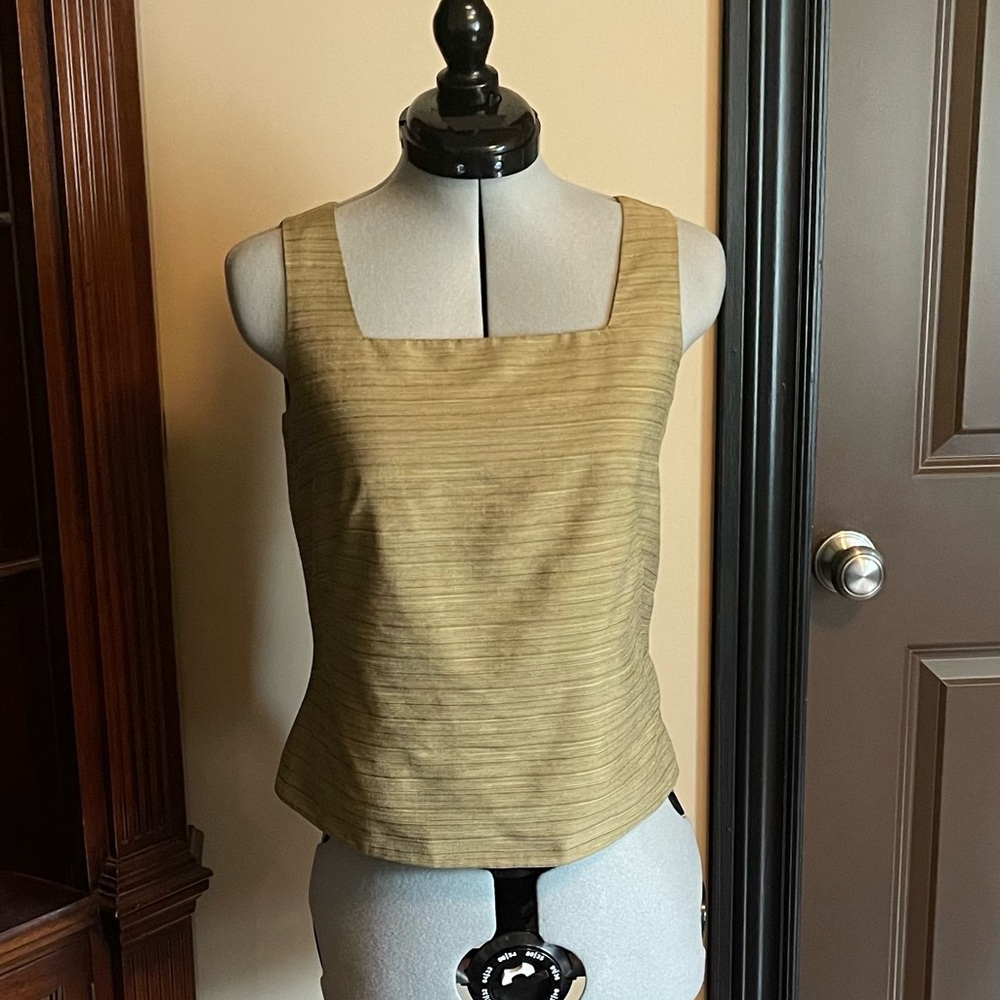 EUC Ann Taylor Raw Silk Linen Blend Gold Sleeveless Fitted Crop Top
